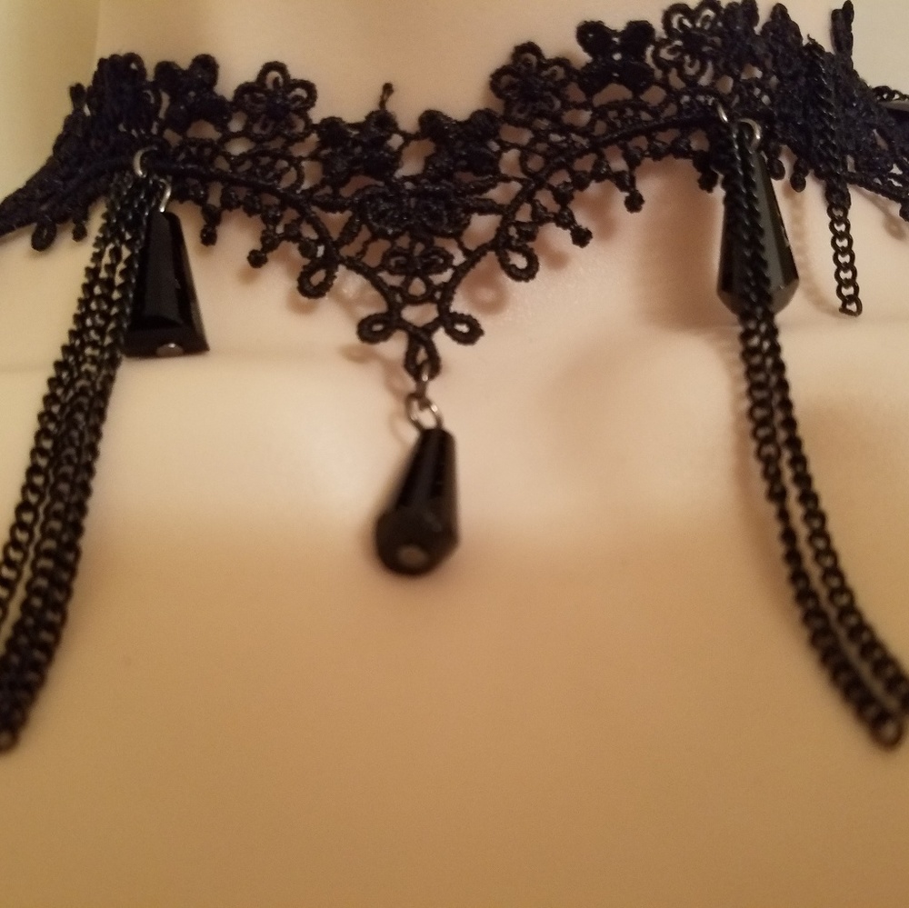 Lace Holiday Choker